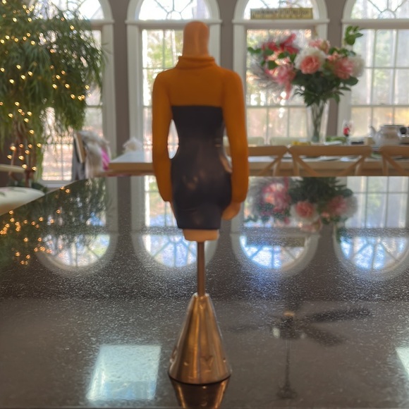 The Latest Thing "High Impact" Fashion MANNEQUIN SCULPTURE Figurine - Picture 3 of 8